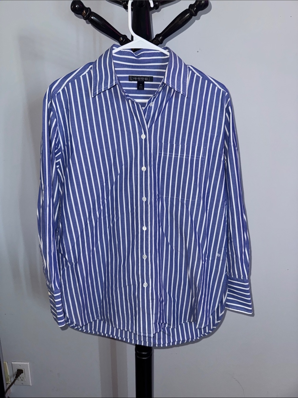 Banana Republic Blue & White Stripe Button-Up Shirt 31